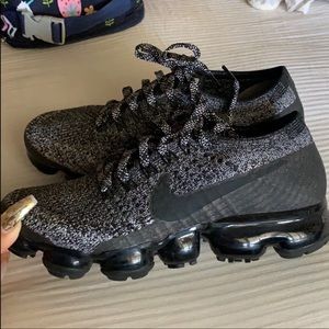 Nike Woman’s Vapor Max shoes (Oreo)